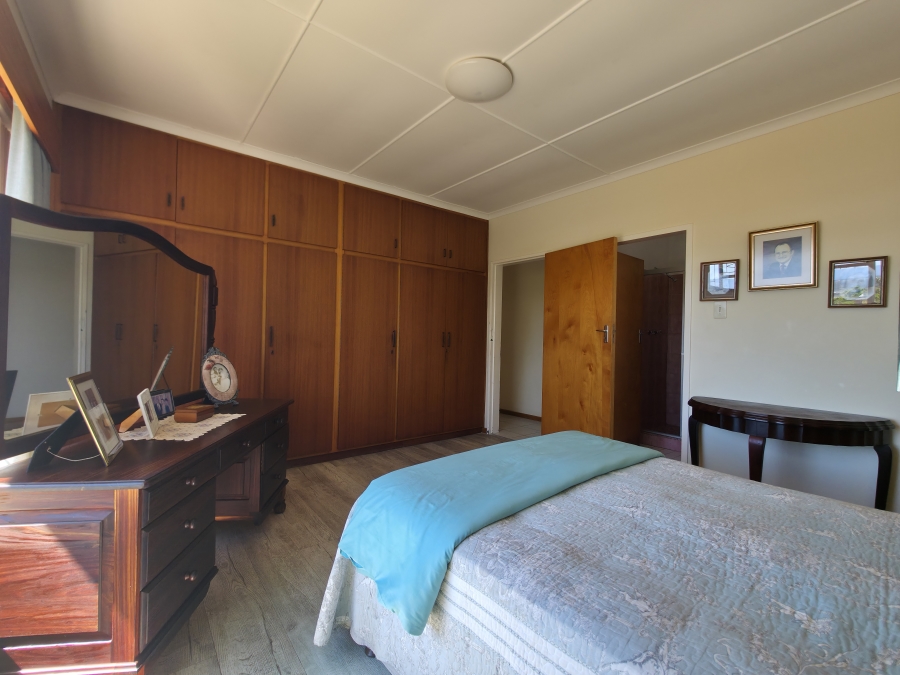 6 Bedroom Property for Sale in Wavecrest Eastern Cape